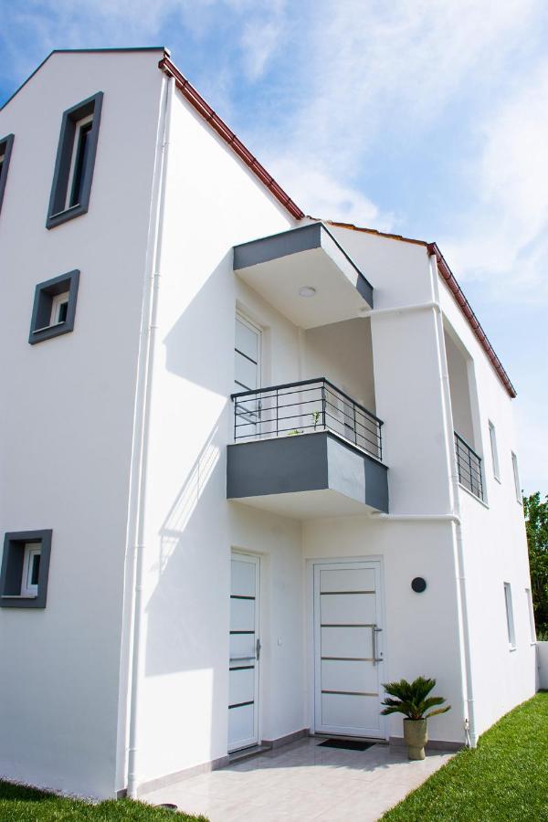 Sithon Diamond Suites Никити Екстериор снимка